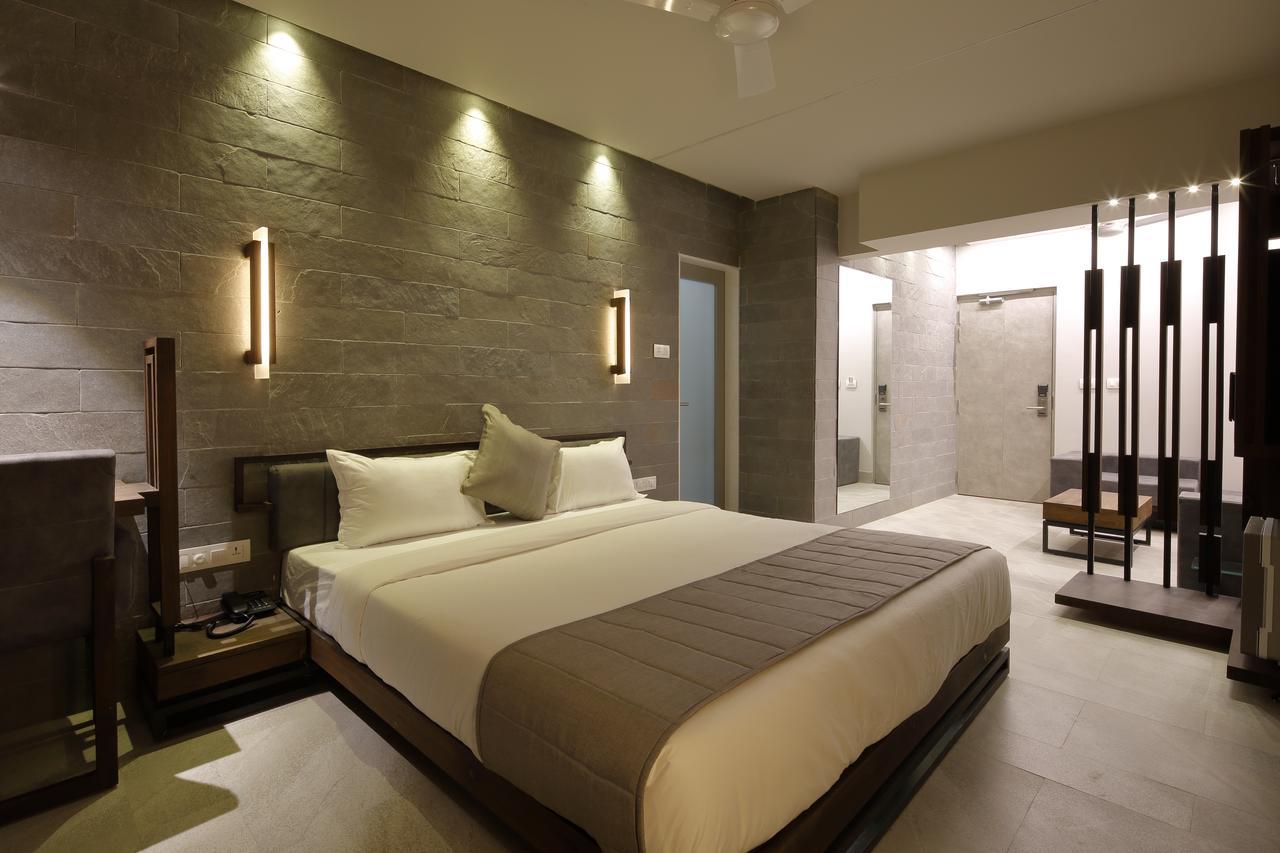 Hotel Carrefour Ahmedabad Exterior foto