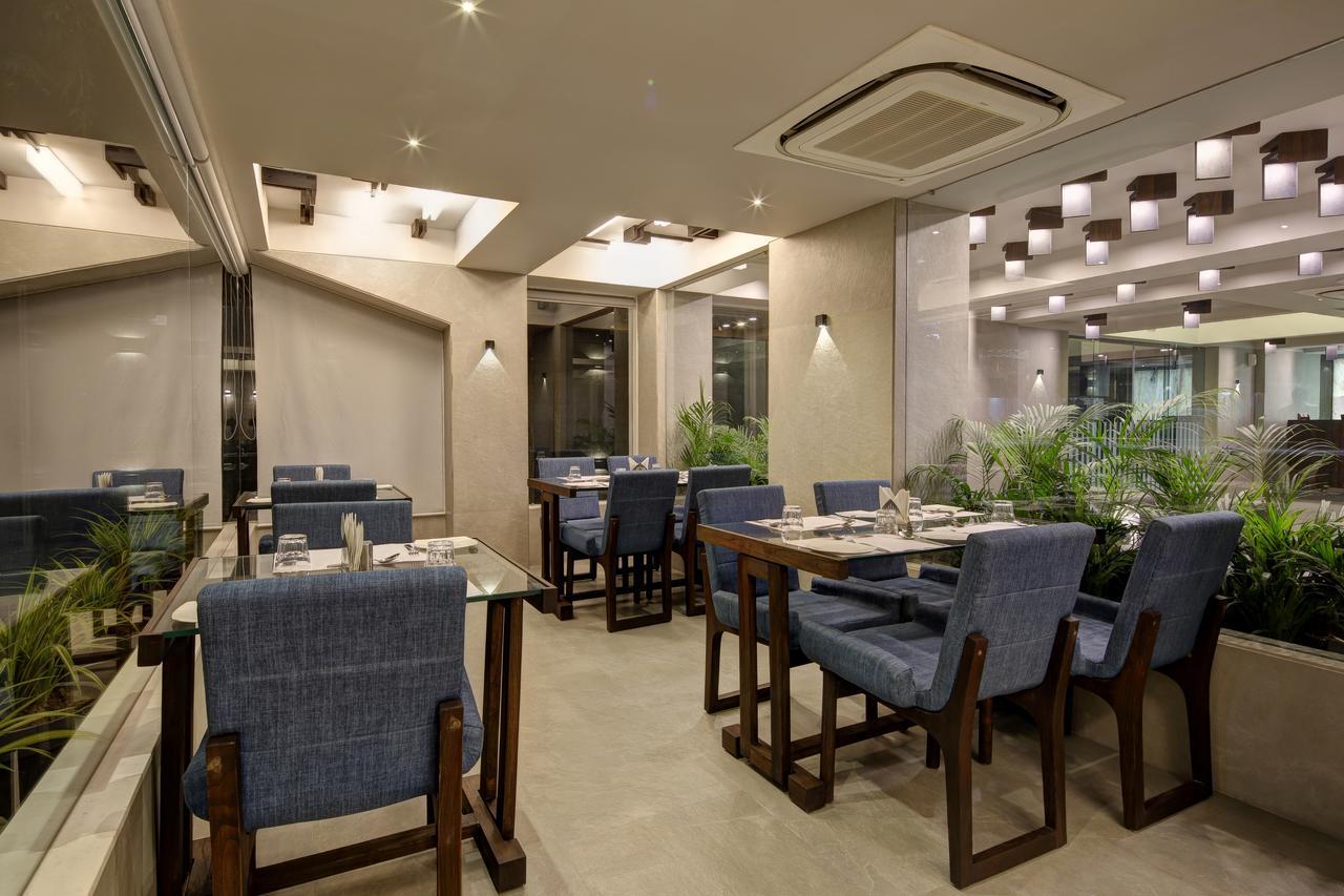 Hotel Carrefour Ahmedabad Exterior foto